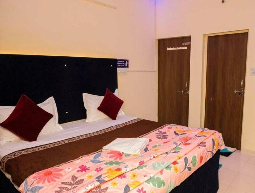 Hotel O Pop Hotel Blue Star Bhilai Exteriör bild